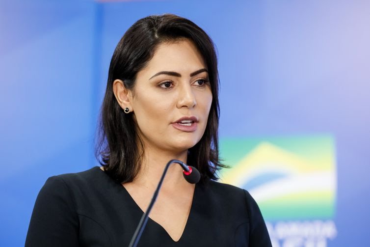 Michelle Bolsonaro prega união das igrejas contra suposta 'ameaça do comunismo'