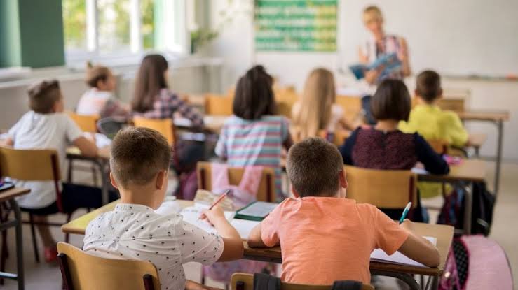 Rede estadual de ensino retomará aulas presenciais em agosto, diz Caiado