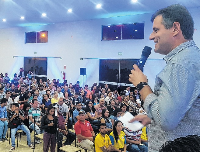 Prefeito de Alexânia anuncia apoio à reeleição de Marcos Abrão