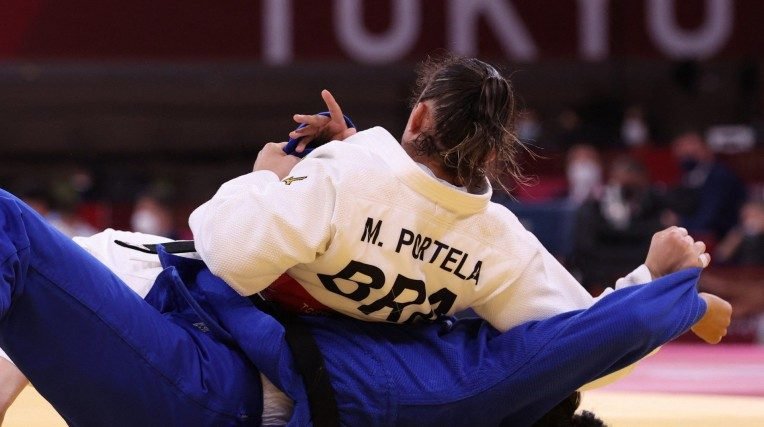 Em luta polêmica, Maria Portela perde para russa e é eliminada em Tóquio
