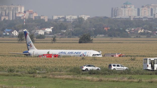 Pouso de emergência termina com pelo menos 20 feridos em Moscou
