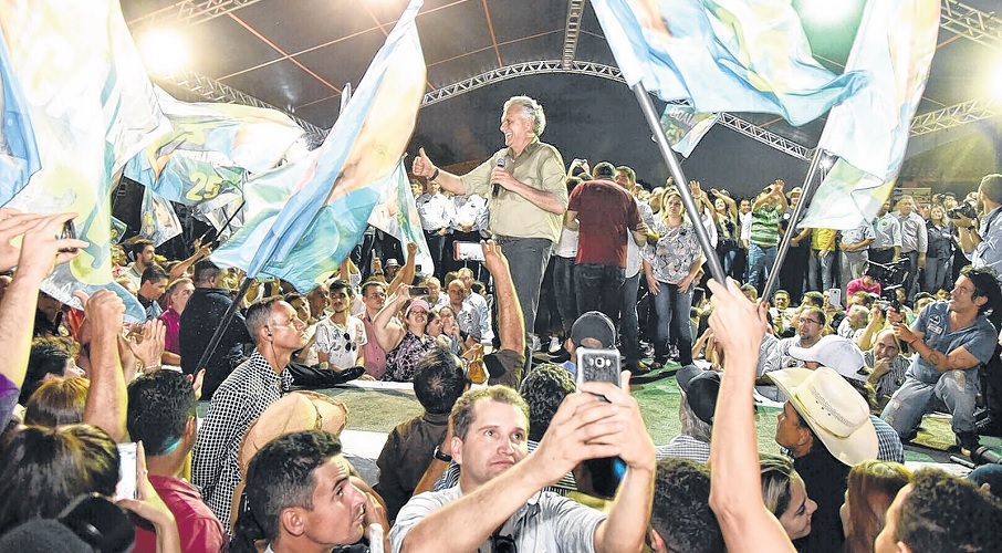 Caiado abre campanha com carreatas em 40 municípios
