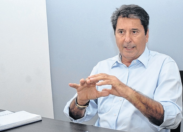Maguito Vilela desiste da suplência de Vanderlan