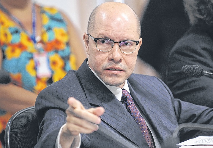 Demóstenes volta a defender prévias para compor chapa