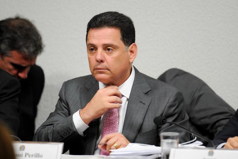 Revista Veja: "Caiado descobre esqueleto de Perillo no governo de Goiás"