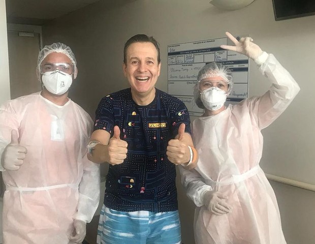 Após 10 dias internado, Celso Zucatelli se cura da Covid-19 e recebe alta: “É uma batalha”