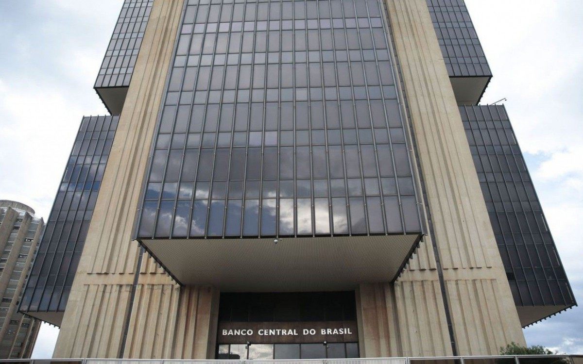 Entidades de servidores se reúnem em frente ao BC por reajuste salarial