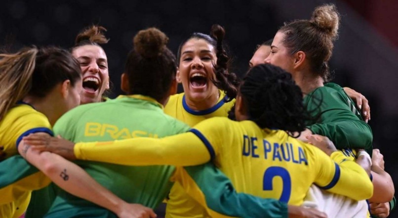 Seleção feminina de handebol bate Hungria e conquista primeira vitória em Tóquio