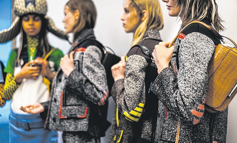 Prada faz desfile Resort estimulando o desejo de compra do consumidor nostálgico