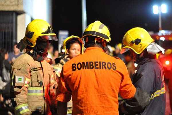 Bombeiros resgatam criança de 3 anos em buraco