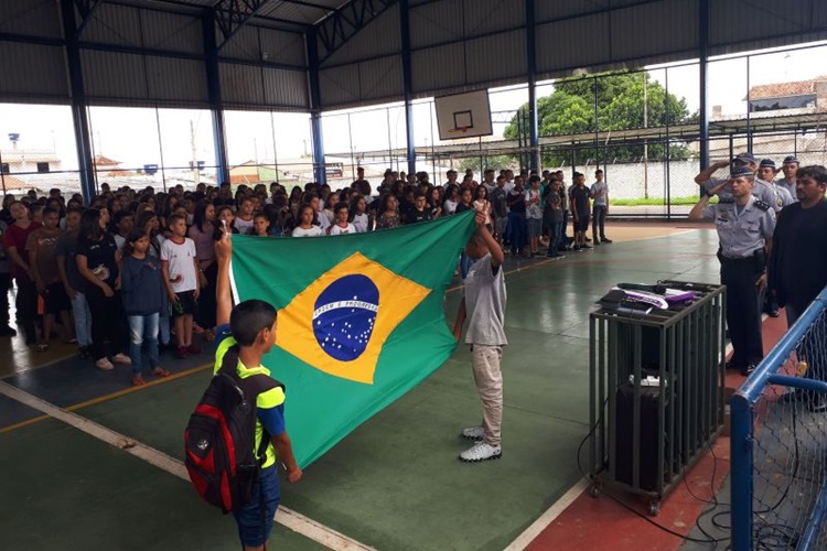 Em carta enviada a escolas, MEC pede execução do Hino Nacional