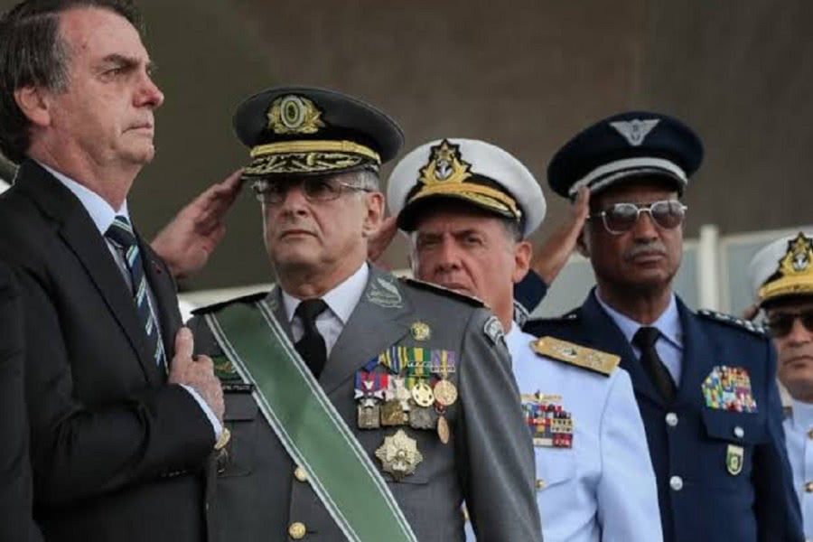 Bolsonaro revoga decreto sobre promoção de militares após três dias