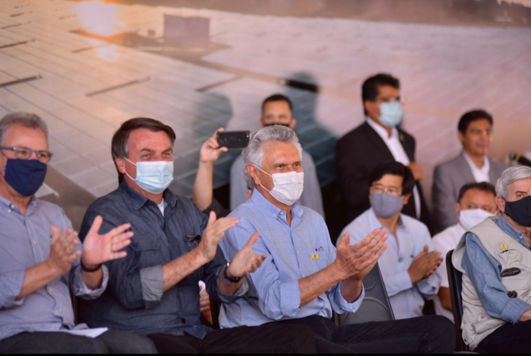 Ao lado de Caiado, Bolsonaro enaltece goianos: "Goiás acima de todos"
