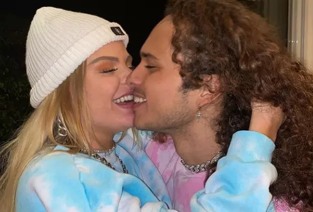 Luisa Sonza e Vitão acabam com boatos e assumem namoro