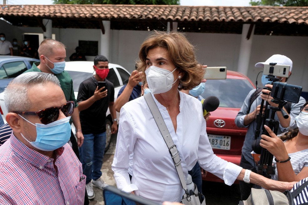 Perseguindo opositores, Nicarágua prende jornalista e esposa de ex-presidente