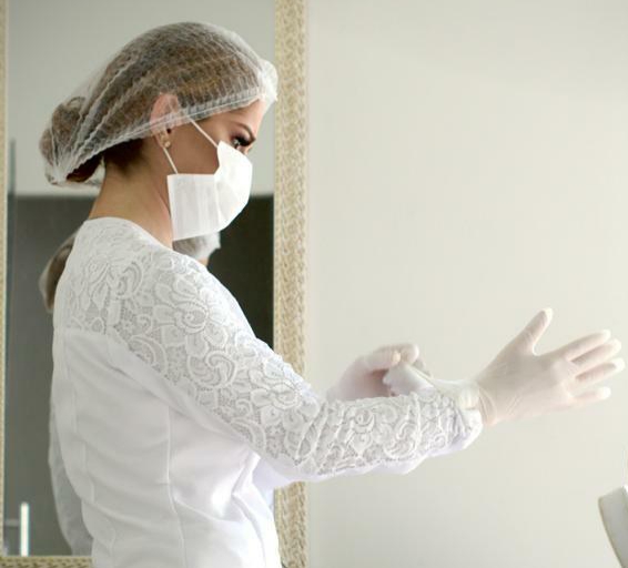 Remoção de tatuagem requer profissional capacitado e laser específico, diz técnica em estética