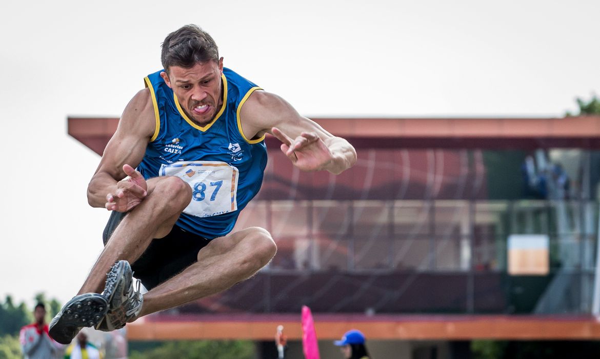 Atletismo e natação paralímpicos competem de olho em Tóquio