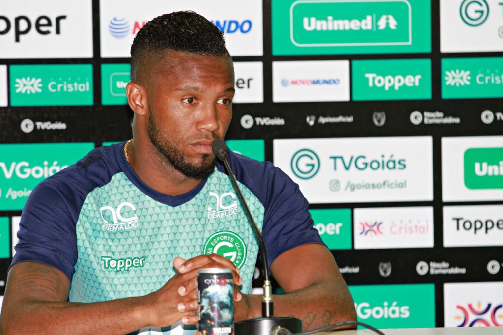 Rafael Vaz é apresentado no Goiás e fala em “mostrar serviço”
