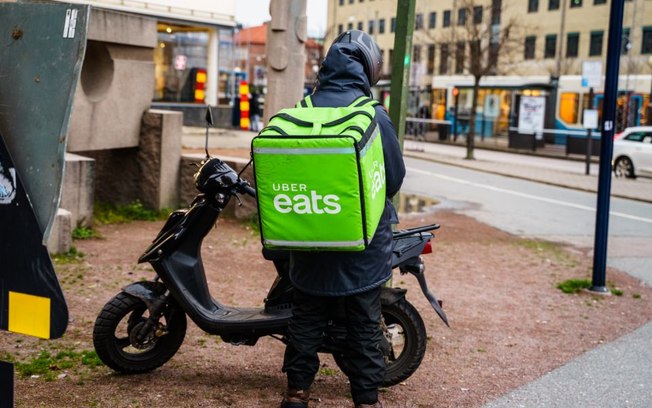 Homem encontra fezes em pedido do Uber Eats