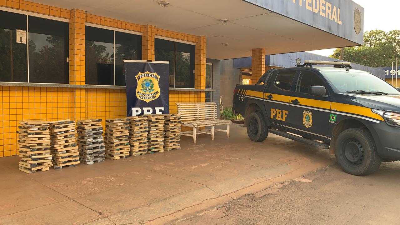 Jataí: PRF apreende mais de 250 quilos de maconha em um veículo