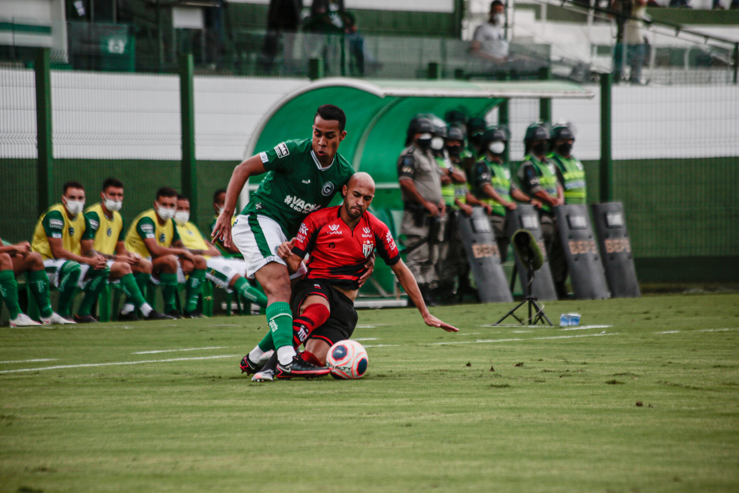 Atlético Goianiense empata com Goiás e conquista vaga nas semifinais