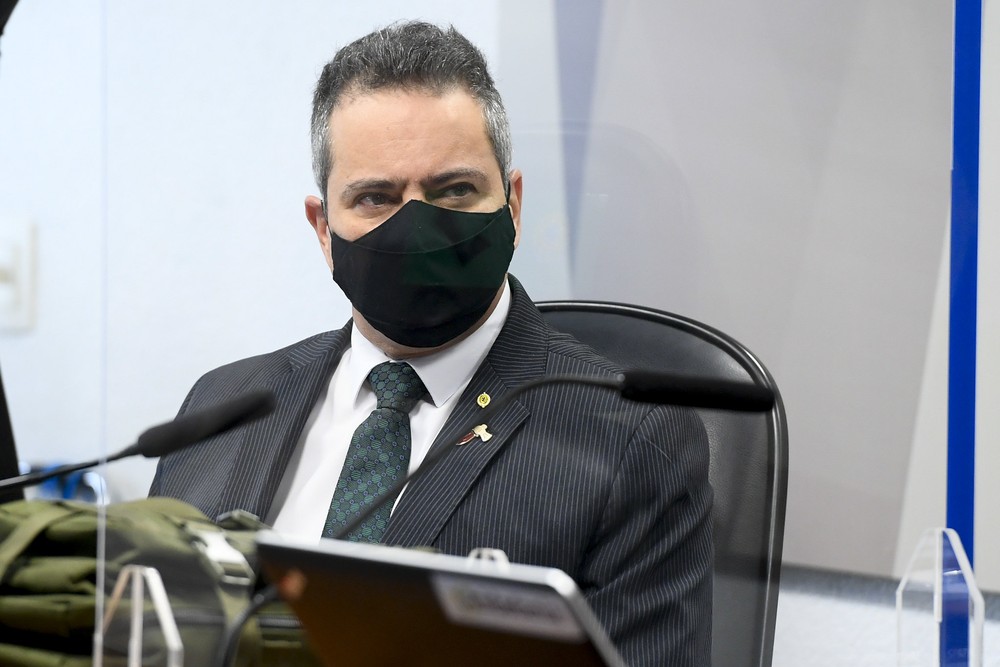 Franco diz que não houve culpa do governo  federal no atraso da vacinação