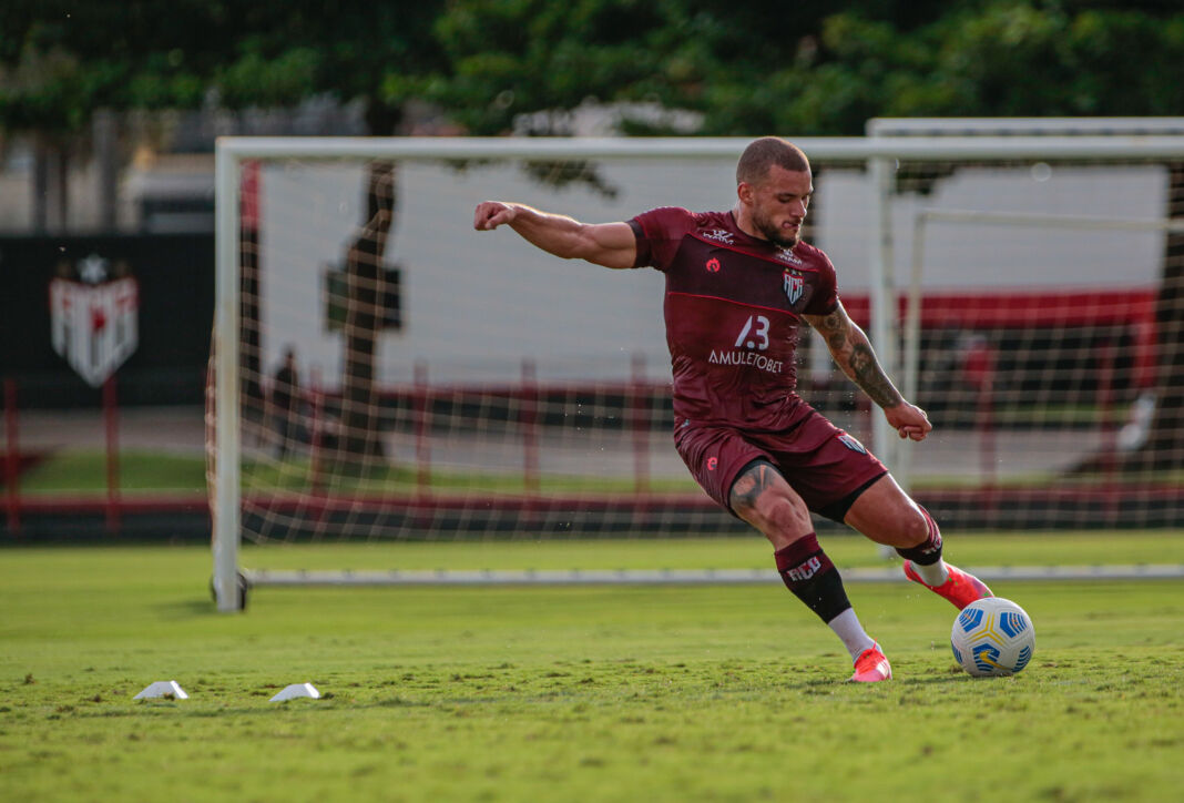 “Tem que sair vitorioso”, diz atacante André Luís sobre duelo do Atlético Goianiense com o Juventude