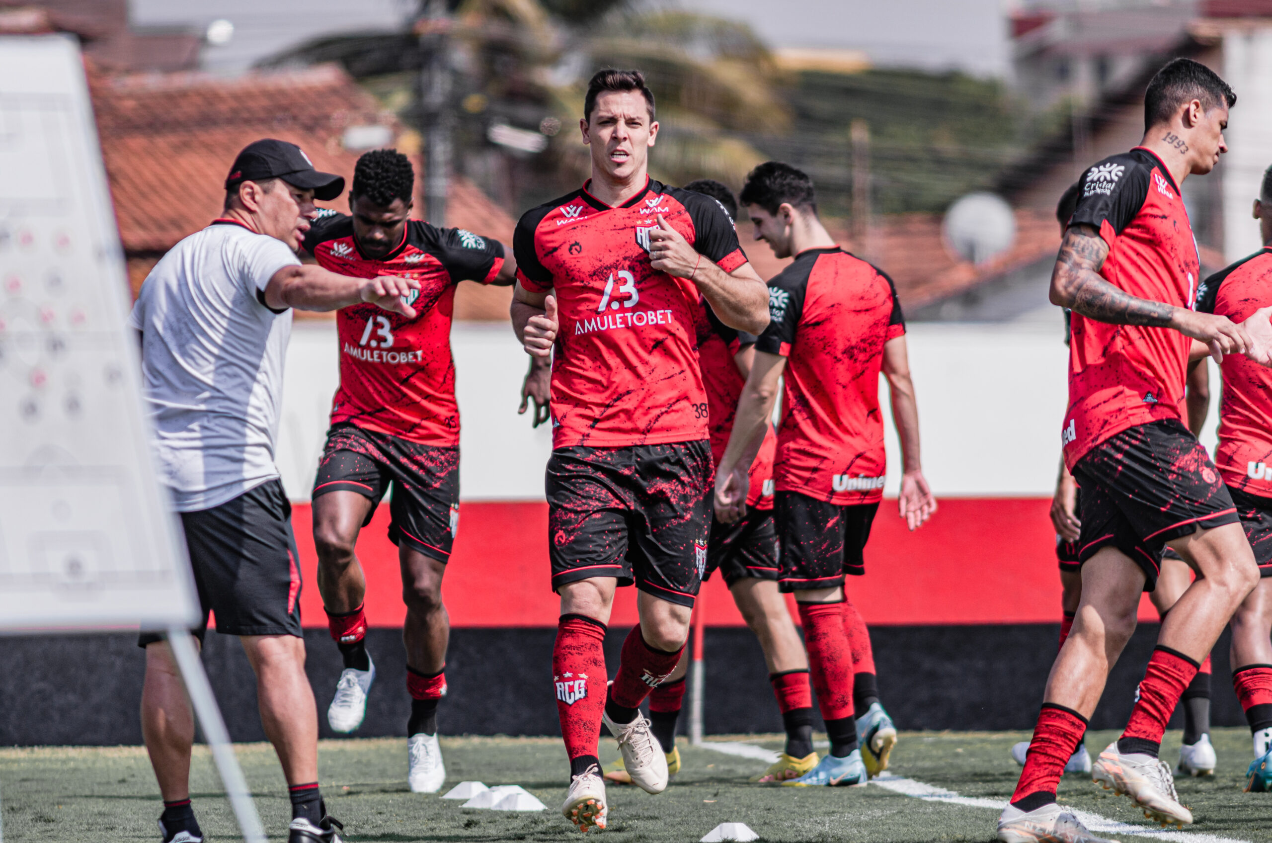 Atlético-GO terá mudanças no time titular para enfrentar o Internacional