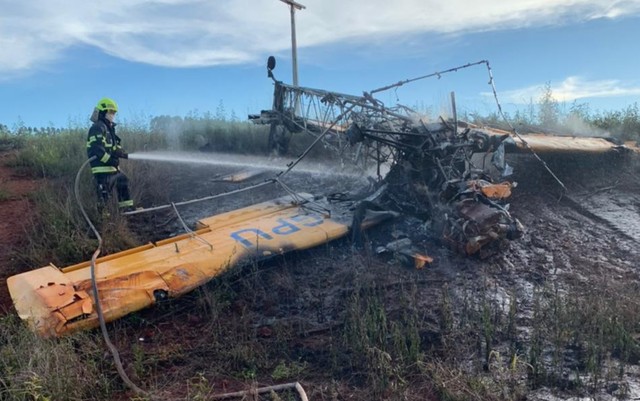 Piloto morre carbonizado em queda de avião, em Itaberaí