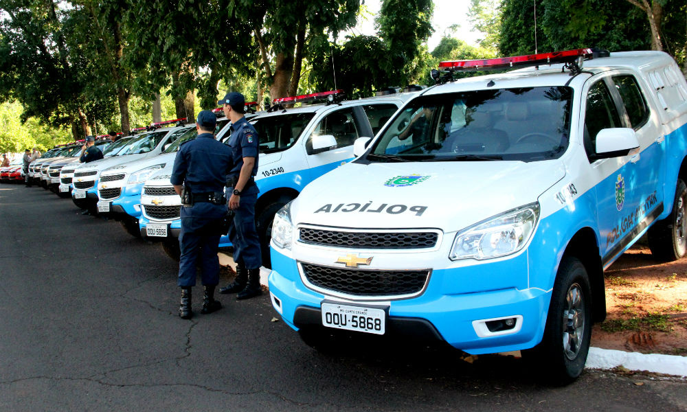 Homem é atingido por policial após roubar loja de jóias