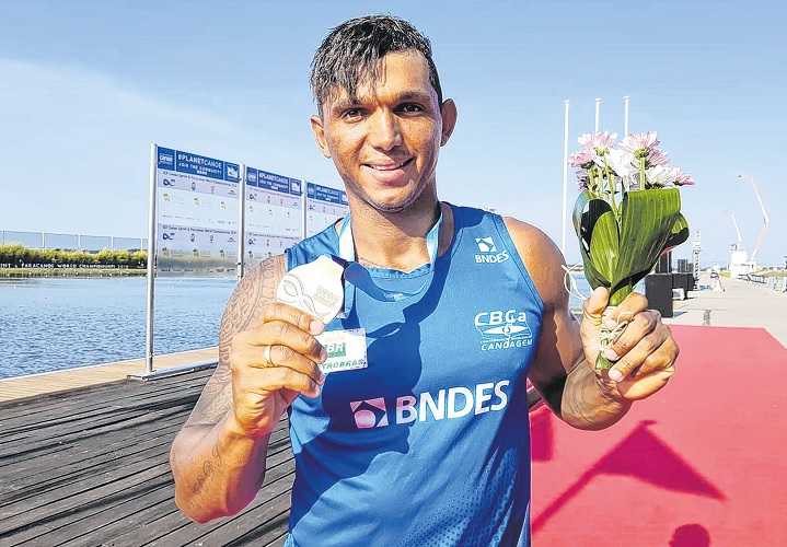 Isaquias Queiroz conquista primeiro ouro no Mundial