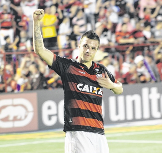 Atacante comemora primeiro gol no novo Antônio Accioly