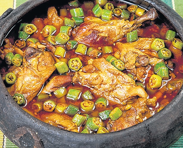 Ritual da galinha em almoço de domingo