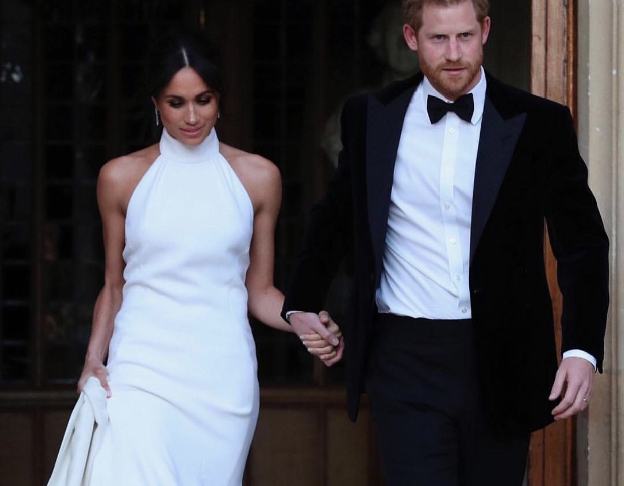 Modelo do segundo vestido de noiva de Meghan Markle será vendido. Saiba o preço!