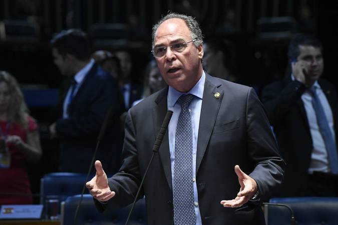 Líder do governo no Senado fala em 'reunião proveitosa' sobre PEC dos precatórios