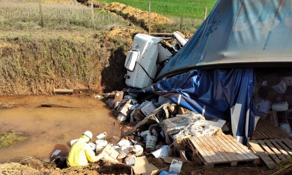 Canal de drenagem poluído por agrotóxicos passará por limpeza após acidente em Cristalina