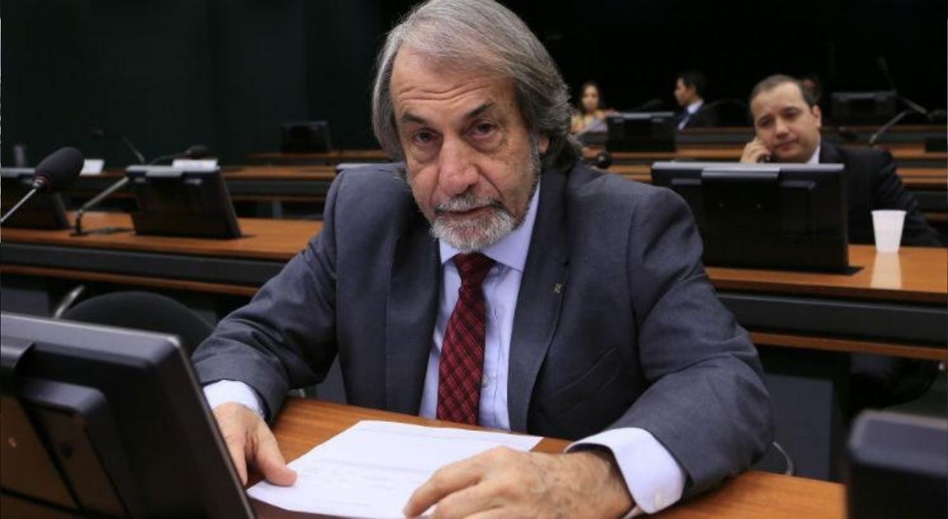 Morre aos 80 anos o ex-deputado Carlos Eduardo Cadoca, vítima da covid-19