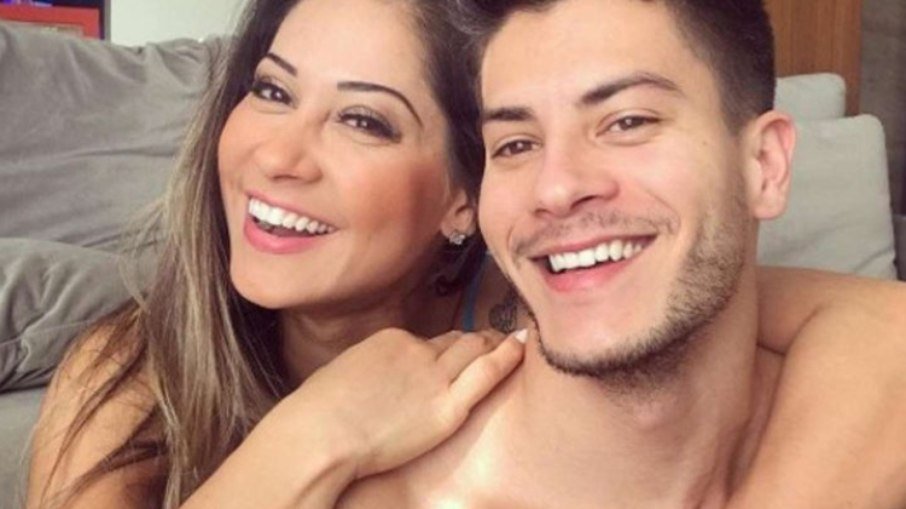 Maíra Cardi diz que transa com Arthur Aguiar ouvindo louvores: “Sexo é abençoado”