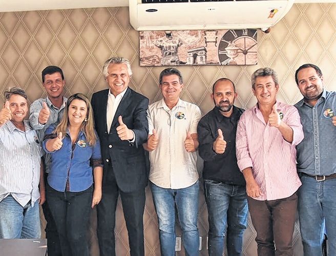 “O sentimento de mudança é muito forte”, diz Caiado com apoio de prefeito do MDB