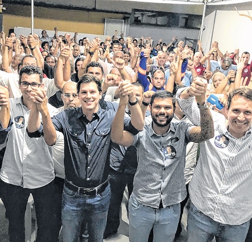 Novas adesões mostram crescimento da candidatura de emedebista