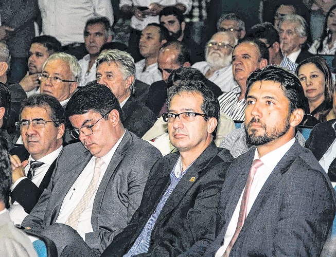 Prefeitos debatem com presidenciáveis prioridades para os governos do País