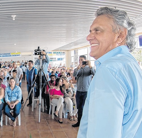 Caiado se compromete a garantir direitos e a investir no servidor