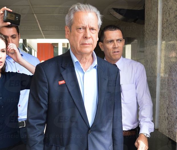 Dirceu vai se entregar e está preocupado com a filha de 7 anos