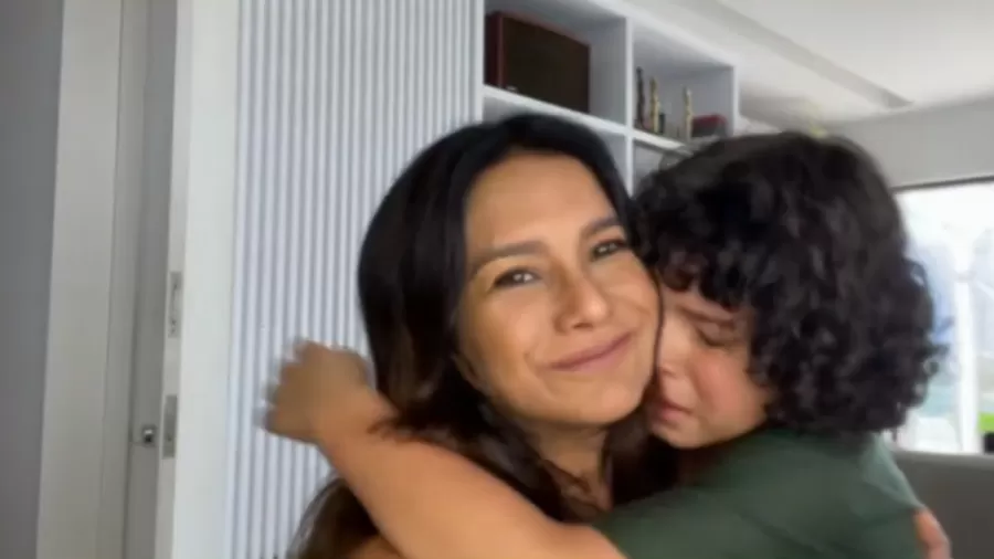Ao vivo, Dira Paes interrompe 'Mais Você' para socorrer filho chorando