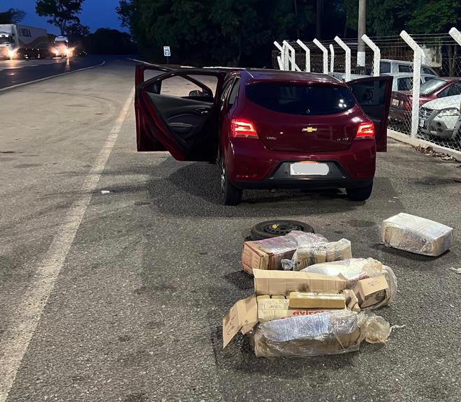 No Norte goiano, mais de 120Kg de maconha são apreendidos e o motorista foi preso