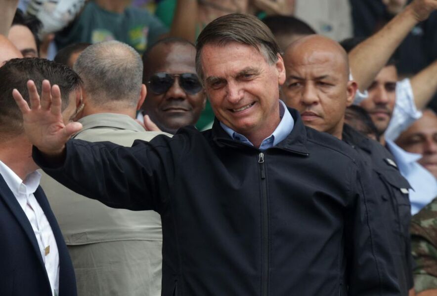 Bolsonaro acena a evangélicos, mulheres e indecisos em ato na Baixada Fluminense