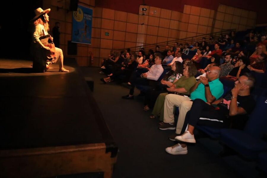 Cruz abre 18º Festival de Artes Cênicas