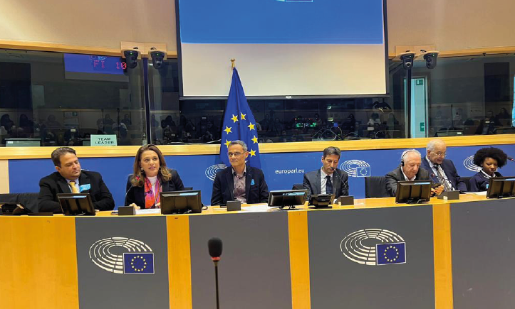 Gracinha discursa sobre políticas sociais em Bruxelas