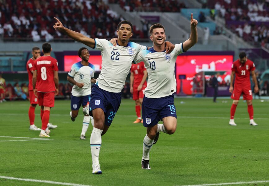 Inglaterra goleia Irã na estreia da Copa do Mundo
