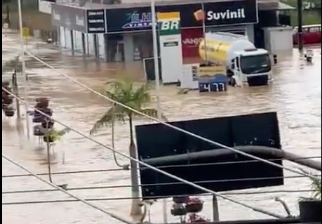 Ministro da Cidadania acompanha auxílio a vítimas de enchentes em SC